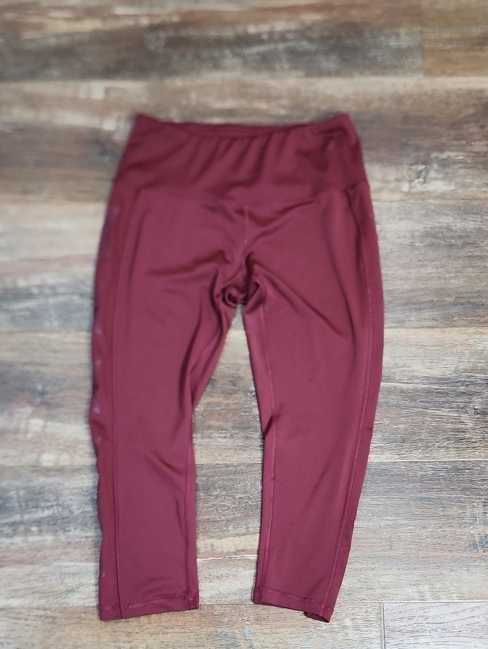 Tapout Women's Crop Leggings Burgundy Maroon Side Logo Size Medium